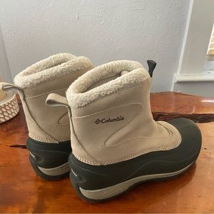 Fuzzy waterproof Columbia Boots